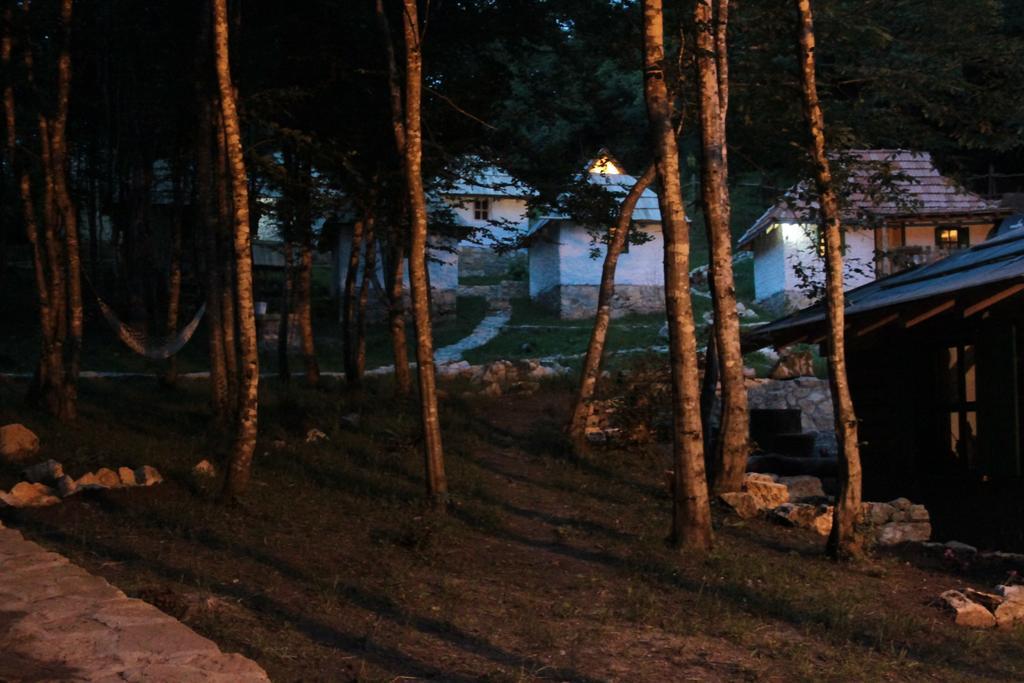 Hotel Camp Divlja Rijeka Hum Exterior foto
